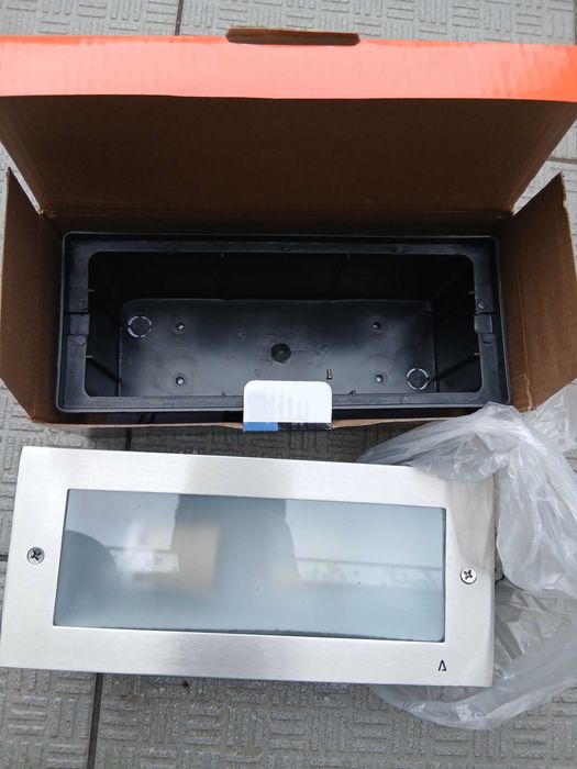 Vendo aplique para muro em inox da aslo novo