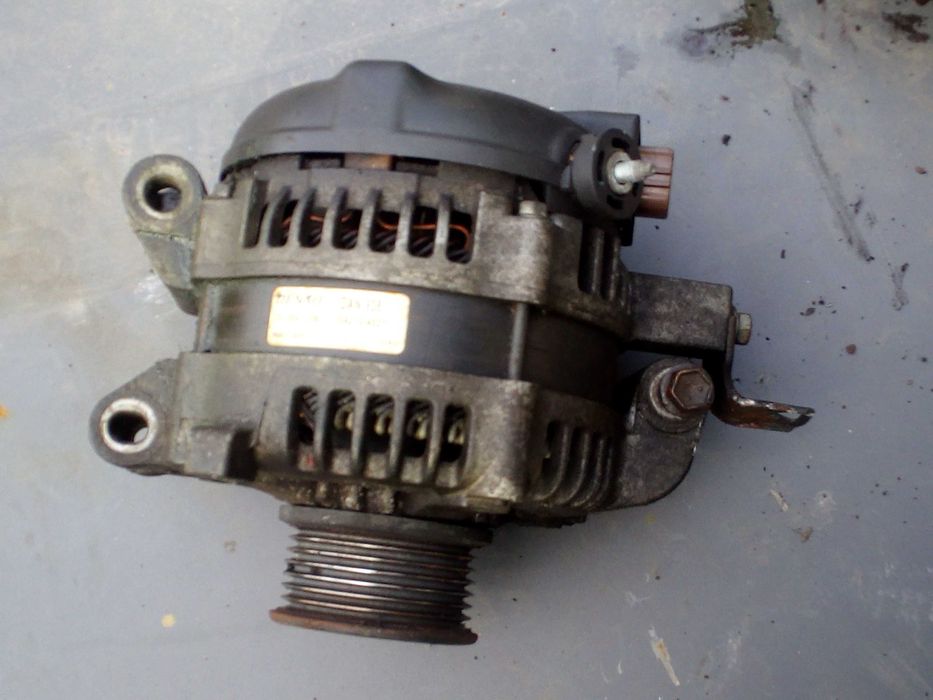 TOYOTA AURIS I 2,0 126KM alternator