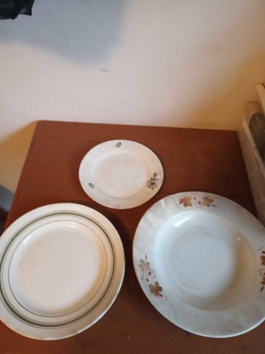 полумиски тарелки и емалированний миски