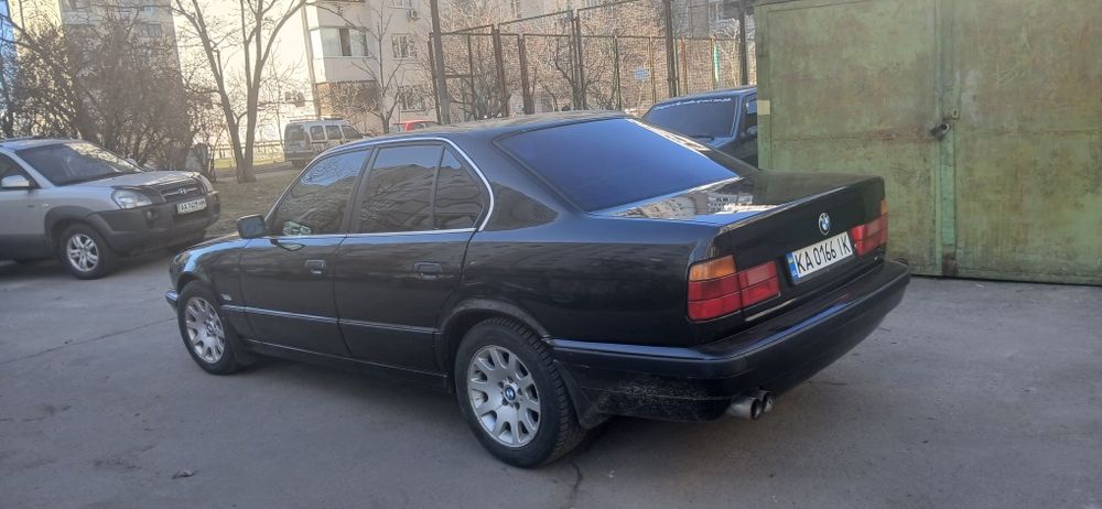 Продам автомобіль BMW 525i