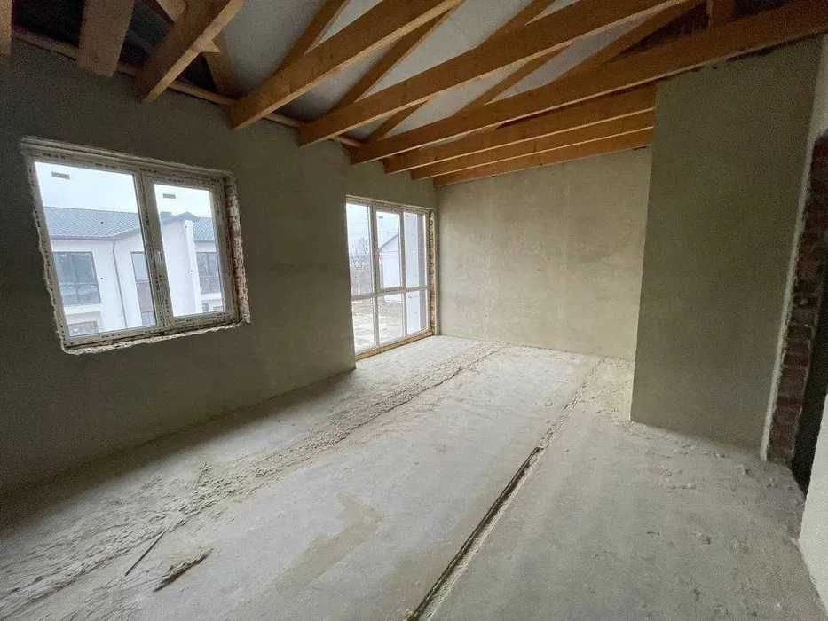 Кутовий, крайній цегляний,будинок,таунхаус.Площа 135м² 2,5ст газ гараж