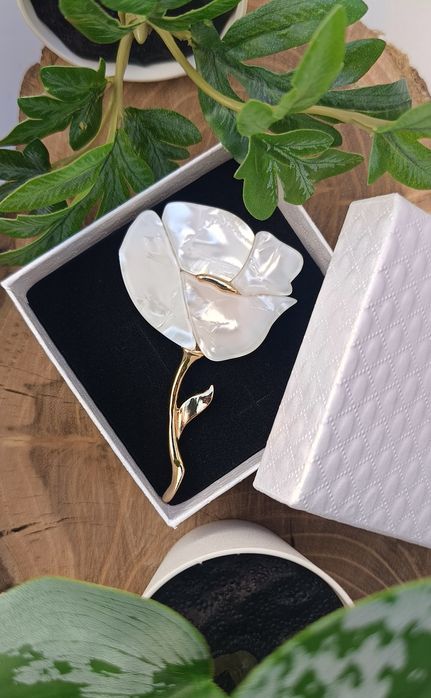 Nowa elegancka bardzo duża broszka biały kwiat plus gratis