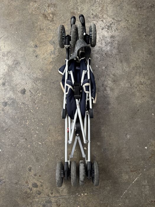 Carrinho de passeio Chicco Caddy – leve e dobrável