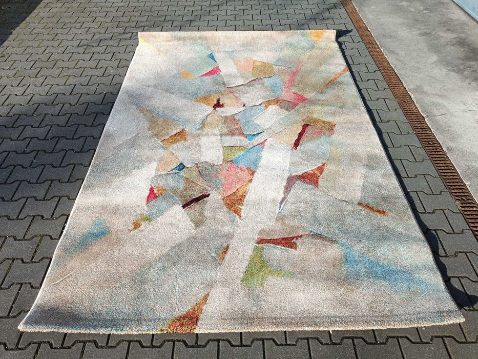 Dywan w stanie bardzo dobrym, prawie nowy o wym. 290x200