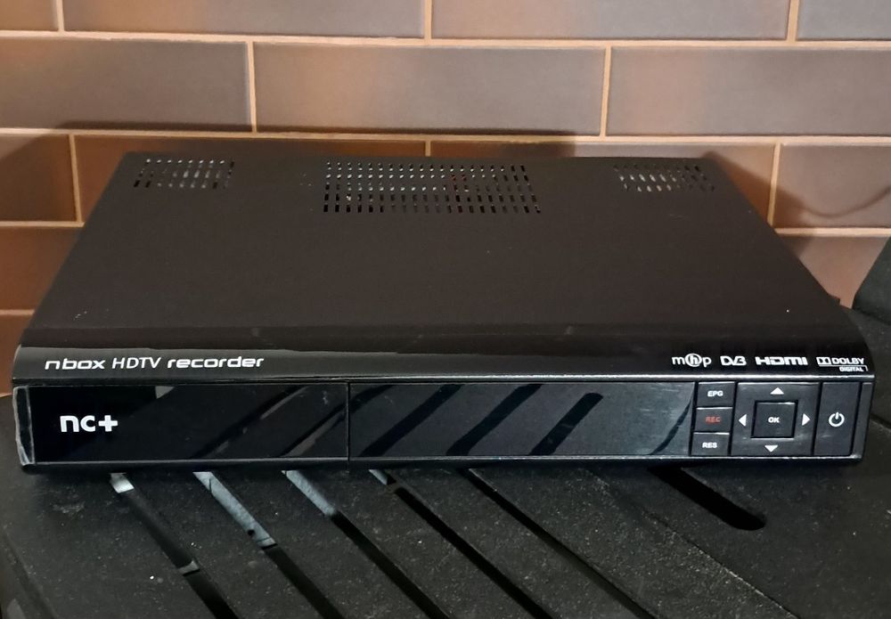 Dekoder nbox HDTV recorder wraz z pilotem