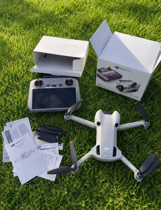 Квадрокоптер DJI Mini 4 Pro