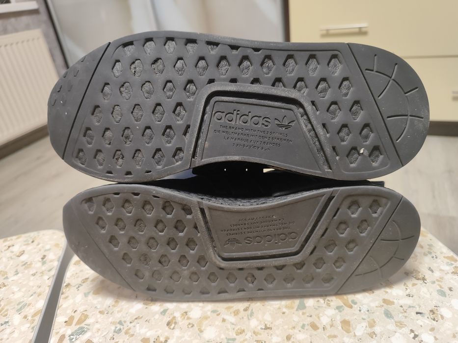 Кросівки Adidas NMD_R1 р-40-41