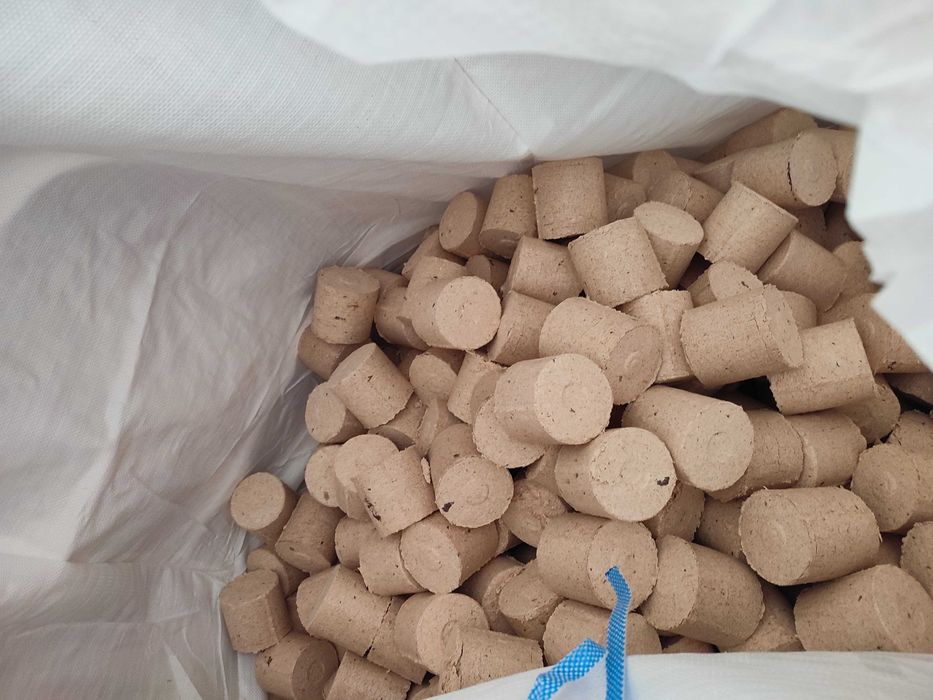 BRYKIET  900/1100zł  ADAMÓW