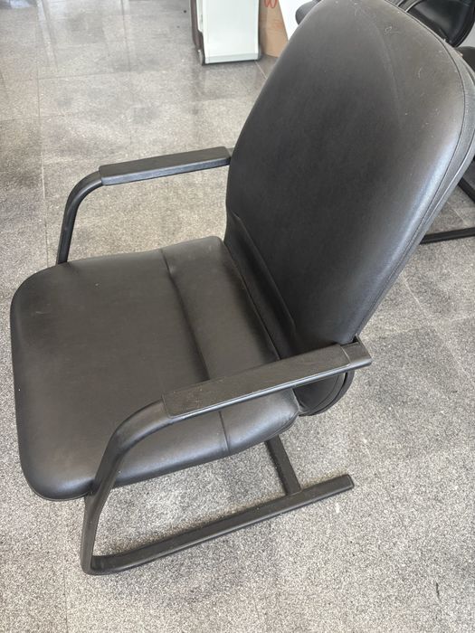 Cadeiras de escritorio valor pelas  4 em bom estado