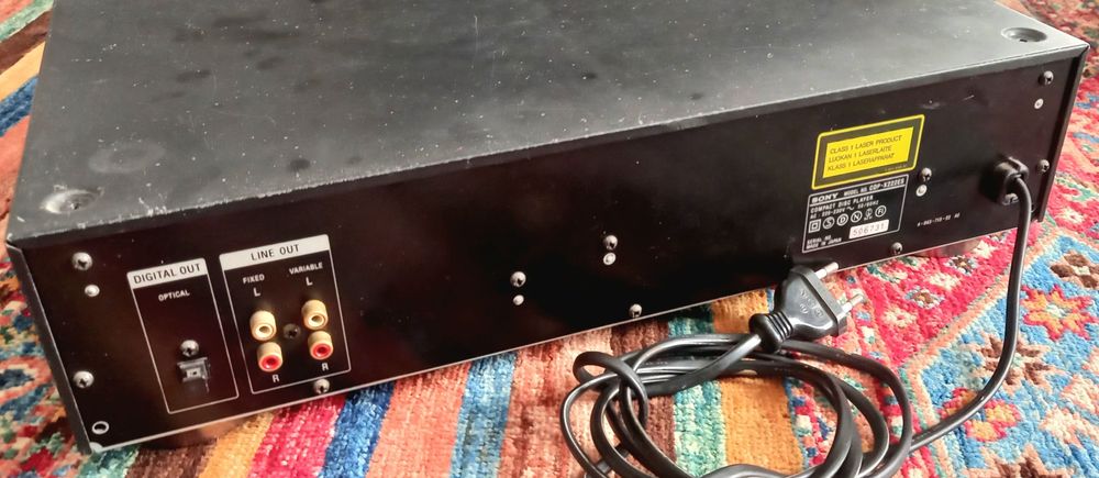 Sony CDP-997 + Sony CDP-X222ES (leitores de CD) - avariados, venda em conjunto ou separado