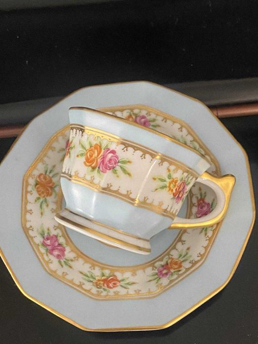 Coleção de chávenas de café  "Museu da Porcelana" da Art Gallery.