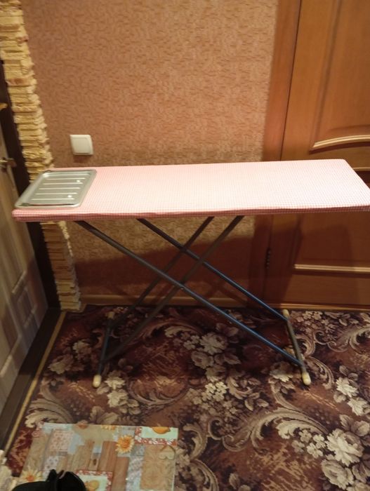 Дошка для прасування одягу. Міцна.