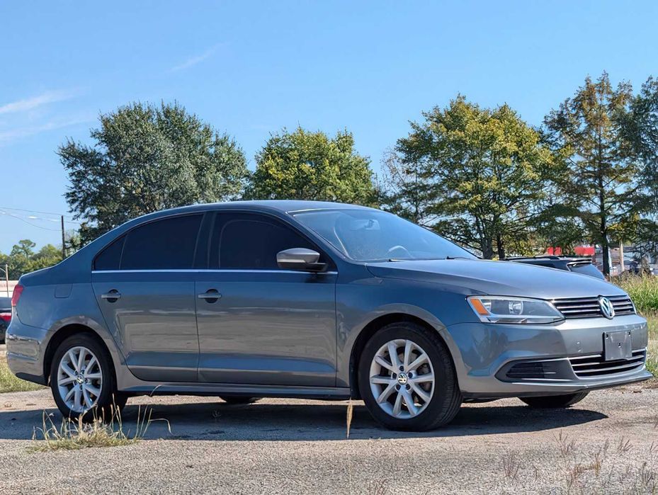 Volkswagen Jetta SE      2013