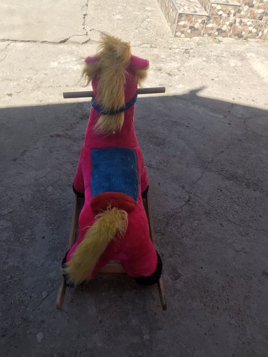 Детская лошадка-качалка продаю