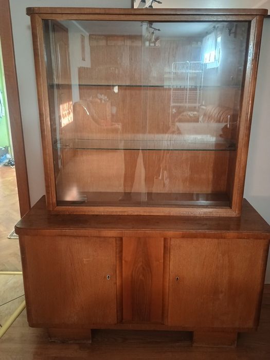 Sprzedam kredens z czasów PRL-u do odnowienia