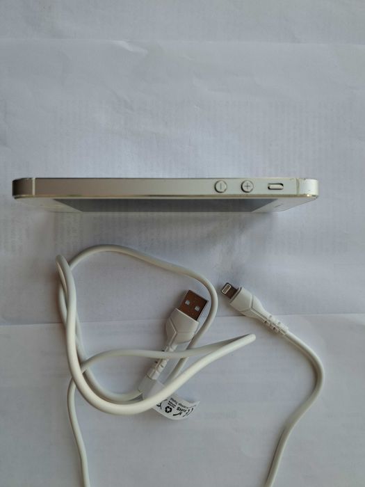 iPhone 5. 32Gb Silver  б/у.