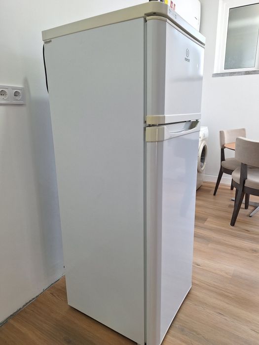 Vendo frigorifico combinado Indesit