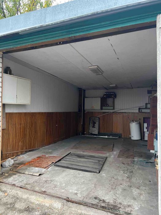 Капітальний цегляний гараж (24 м²) на Салганній! Заїжджай і користуйся