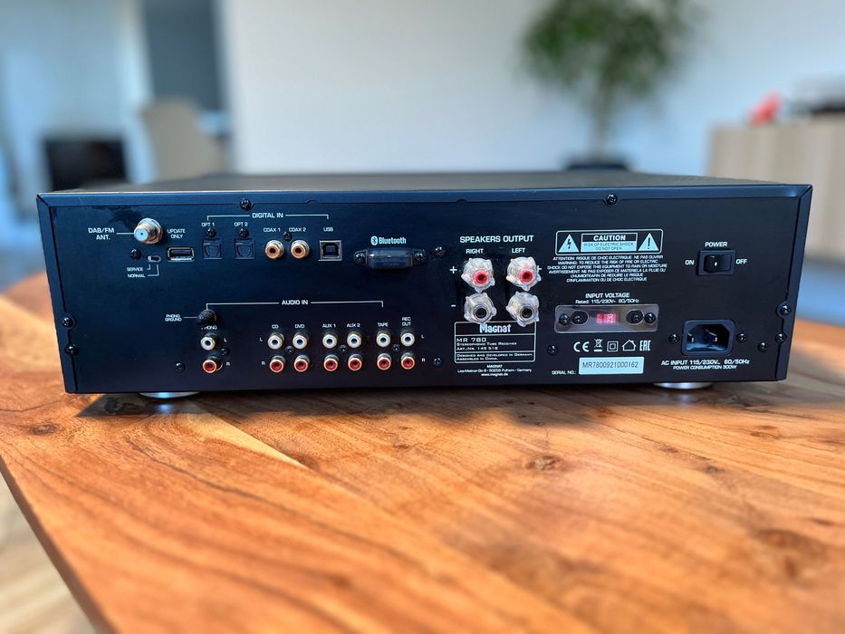 Magnat MR780 - wzmacniacz stereo hybrydowy lampowy amplituner