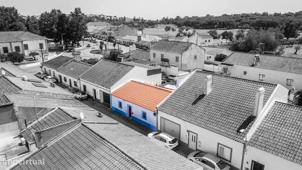 Moradia T2 renovada com espaço exterior e possibilidade de piscina, lo