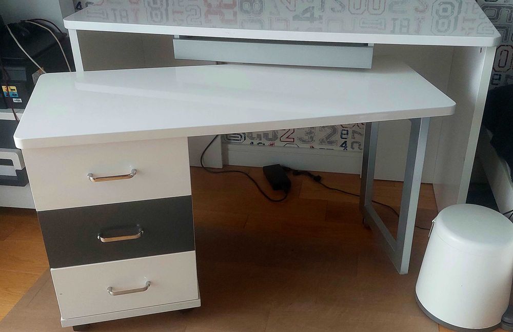 Biurko firmy FIORENTINO białe z grafitem nowoczesne