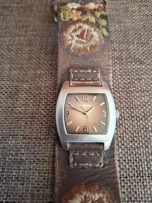 Śliczny zegarek Fosil