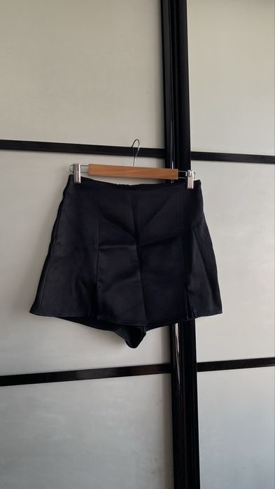 Атласная юбка-шорты Zara