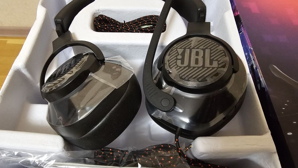 Ігрова гарнітура JBL Quantum 200 – нова