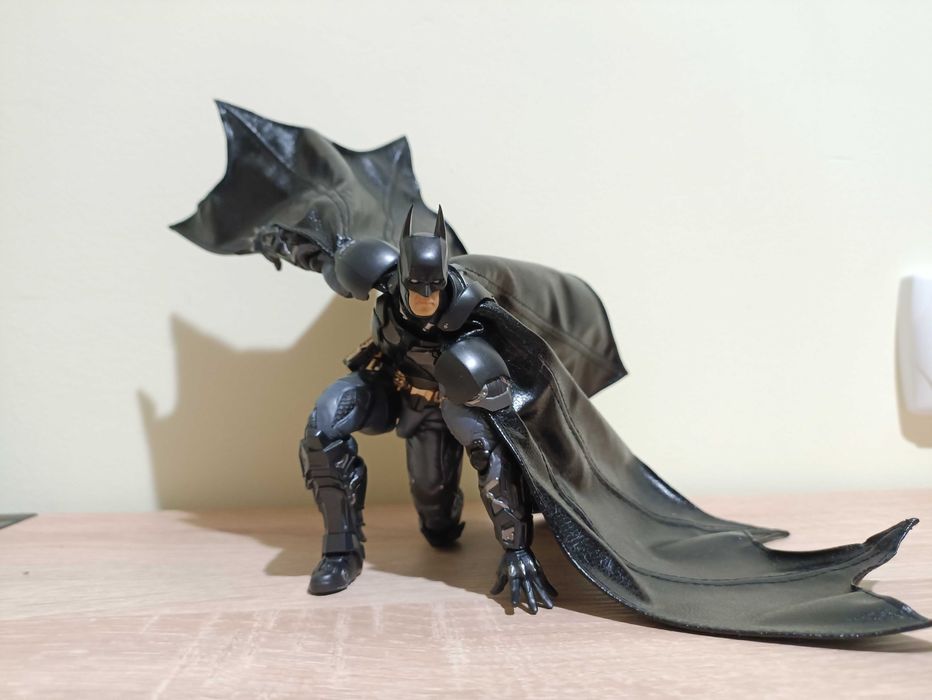Подвижная фигурка  Бэтмен. Revoltech.