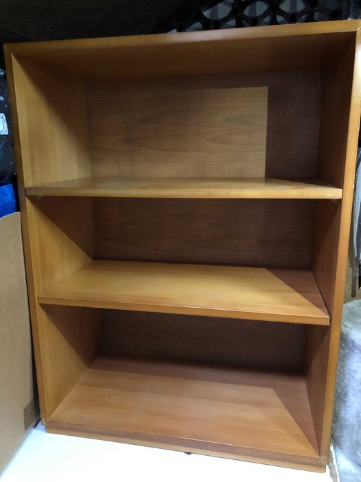 Móvel multiuso de madeira em excelente estado - robusto e versátil!