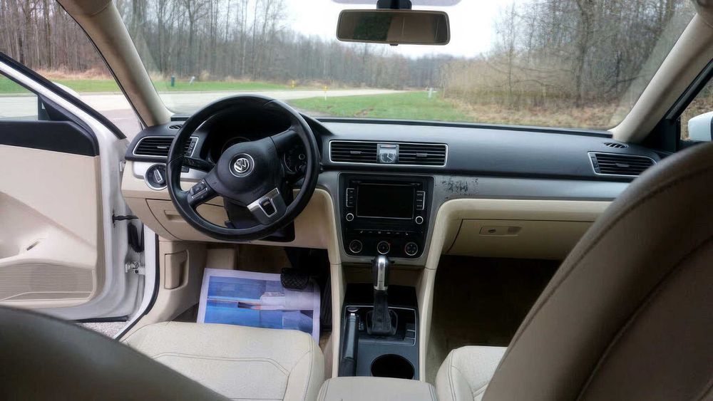 Volkswagen Passat Limited Edition      2015