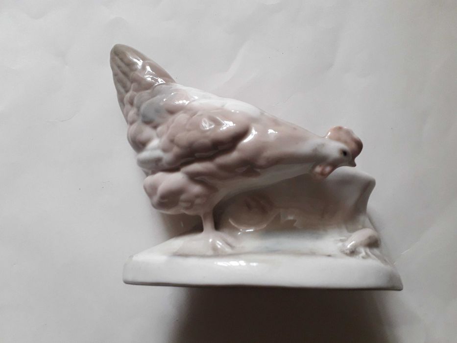 Фарфоровая статуэтка сидячая собака.Статуэтка для карандашей