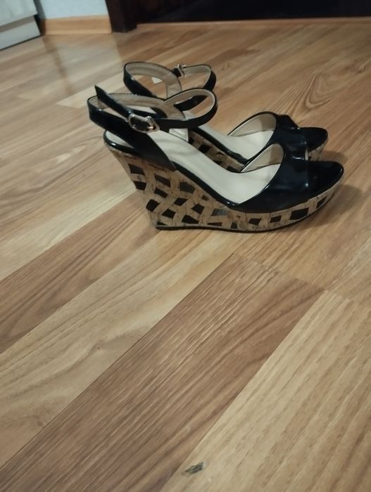 Босоножки на платформі