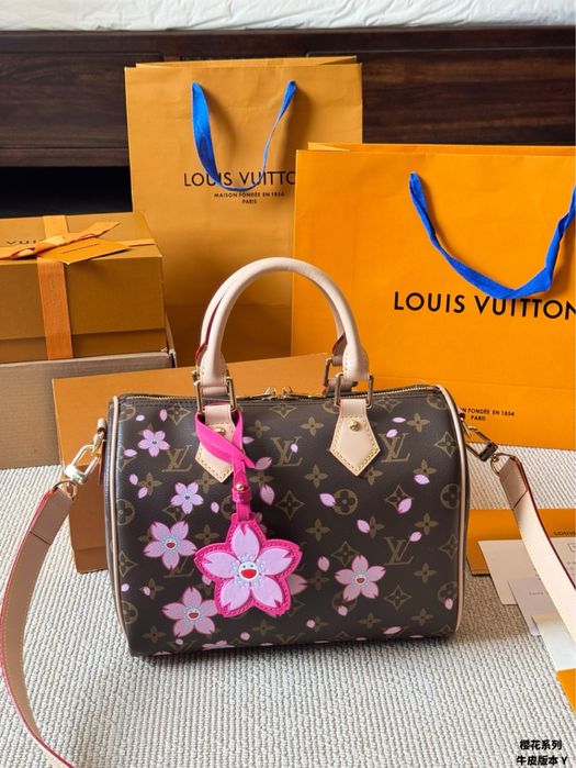 Louis Vuitton Cherry Blossom — стиль, що зачаровує | 30 см