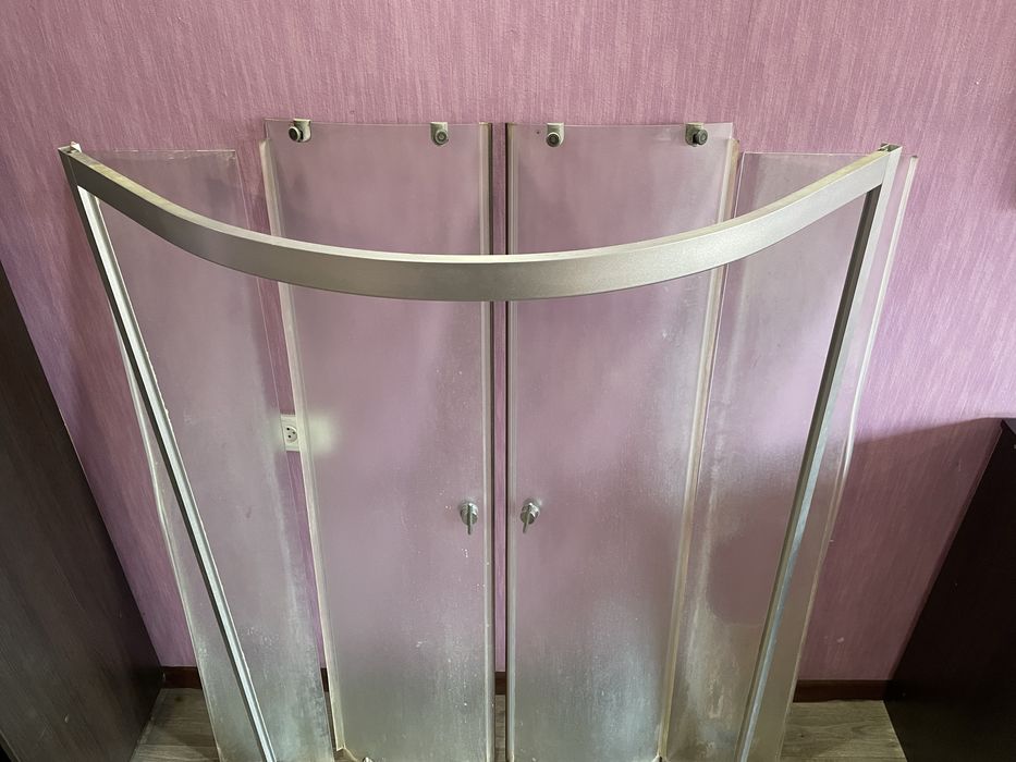 Продам шторы стеклянные на душевую кабину 80х80