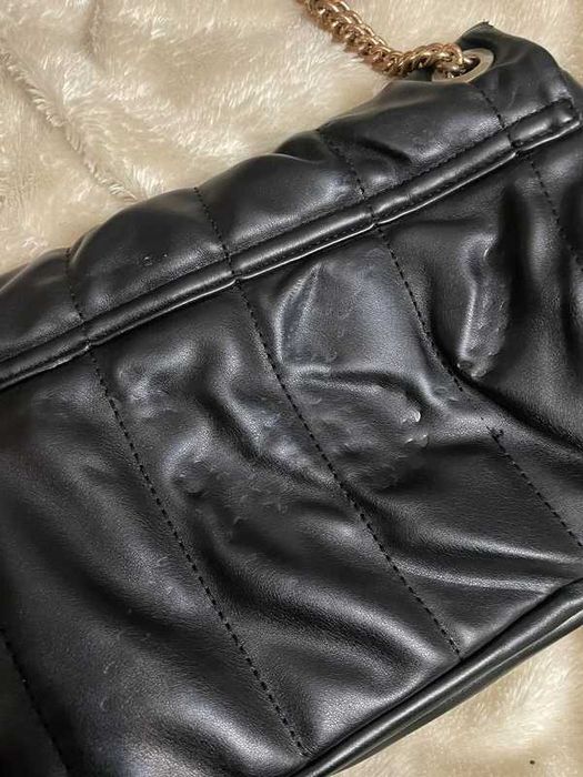 Mala parfois com alça corrente, efeito pele e almofadada