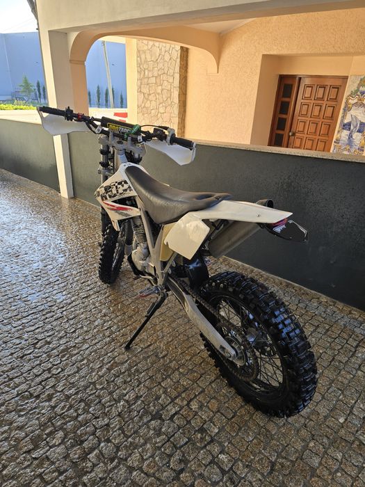 AJP PR4 200cc pouco uso