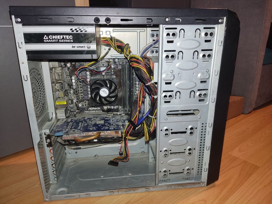 [Rezerwacja] Komputer stacjonarny AMD A8‑6600K, 8GB RAM, Radeon R7 200