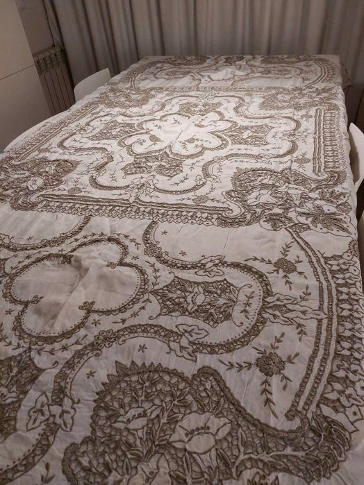 Toalha de mesa de jantar em bordado da Madeira