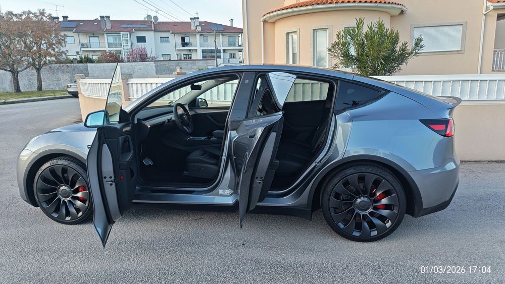 Tesla Model Y Performance Tração Integral