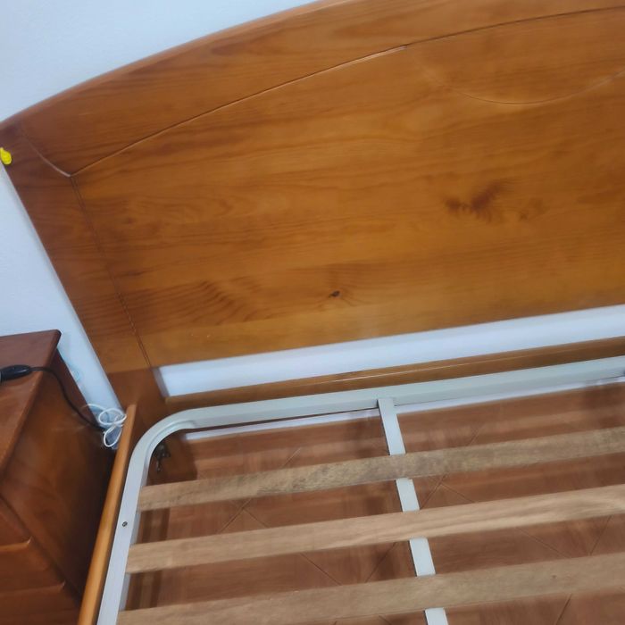 Cama de casal em cerejeira