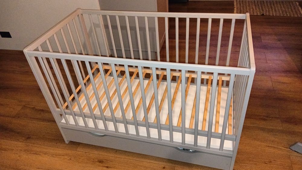 Łóżeczko dziecięce z szufladą 120x60 szare + Materac lateksowy