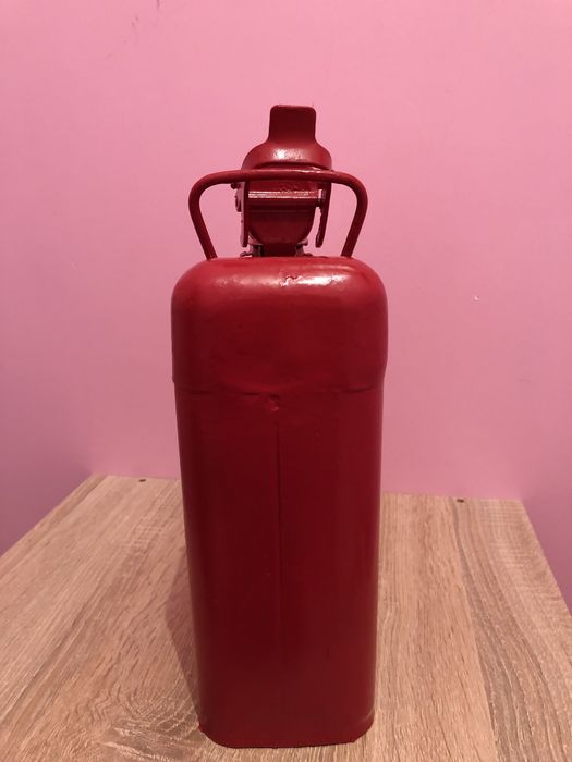 Канистра металлическая обьемом 5 литров для бензина/дизельного топлива