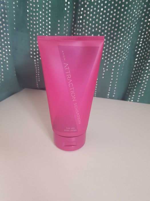 AVON Perfumowany Balsam do ciała Attraction Sensation for Her