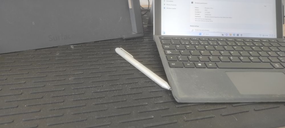 Surface pro 4 i5 8gb 256GB