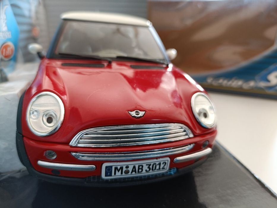 MINI COOPER 2001 - 1/18. Miniatura Novo com caixa