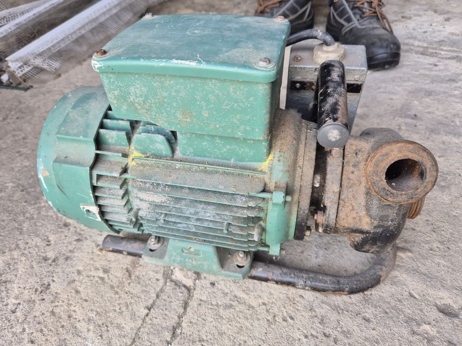 Silnik z pompą 220v