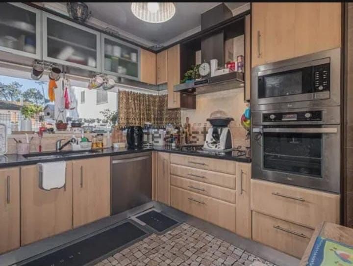 Lagoa de Albufeira. Moradia térrea com estrutura para o segundo andar.