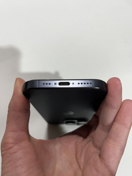 Продам власний iPhone 15 Pro на 128 ГБ.