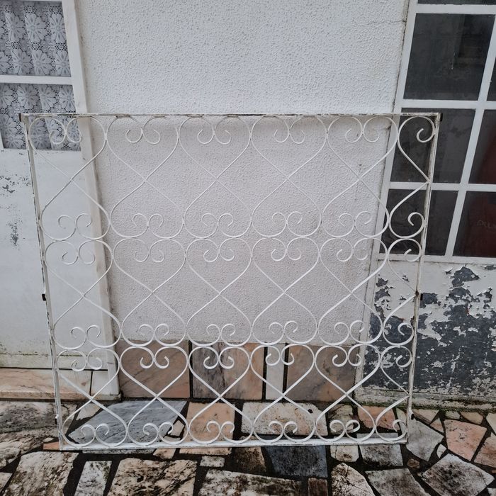 Gradeamento de Ferro pintado de branco